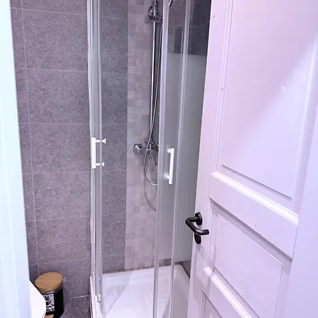 Vicos House Homestay Charleroi