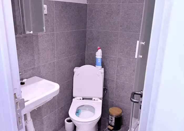 Vicos House Проживание в семье Шарлеруа