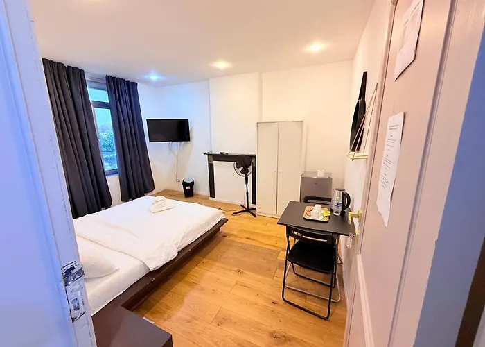 Vicos House * שרלרואה